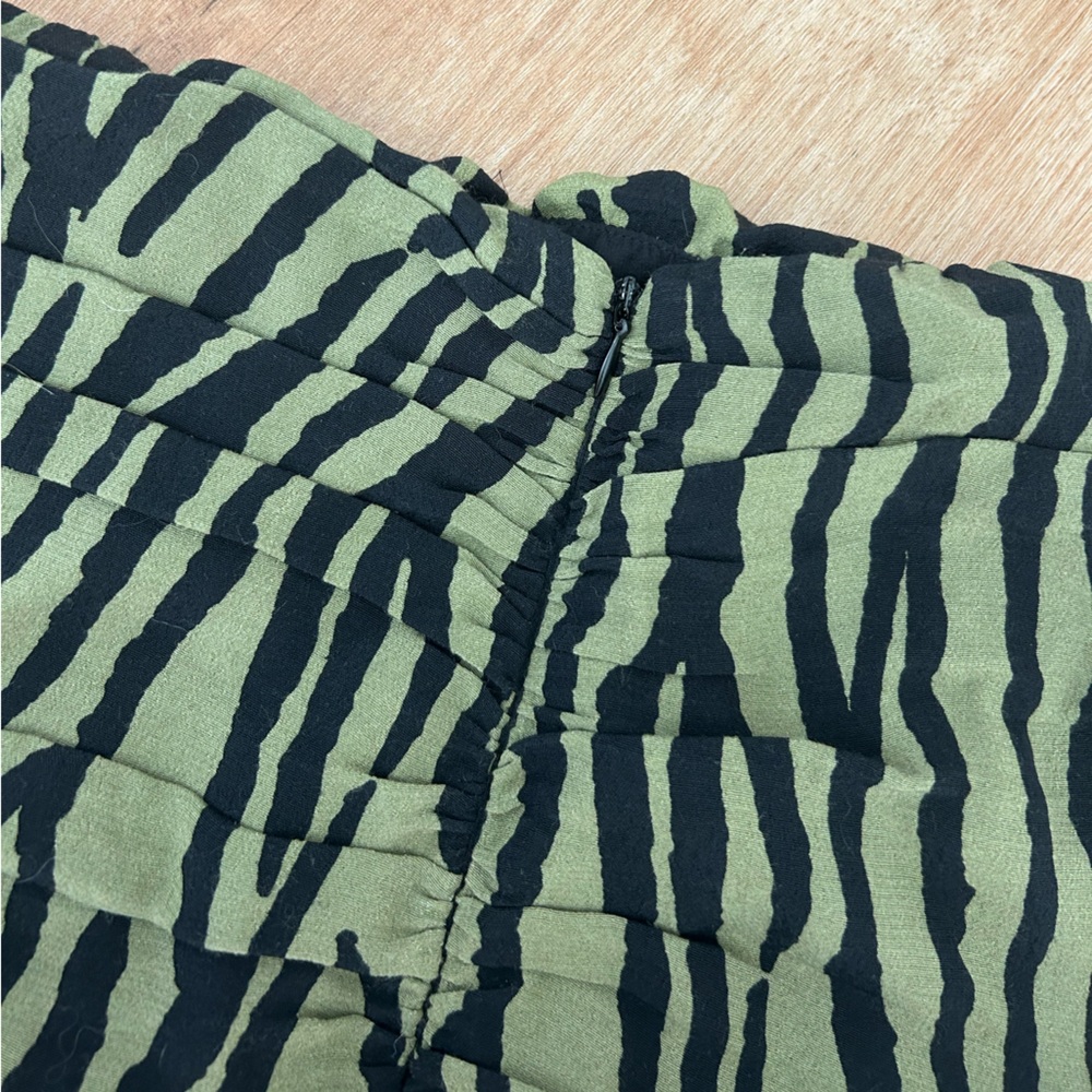Zara green and black zebra skirt - Picture 6 of 6